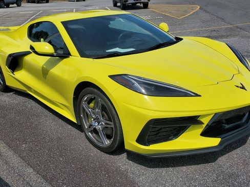 Used 2021 Chevrolet Corvette Stingray Coupe w/ Z51 Performance Package RWD image 3