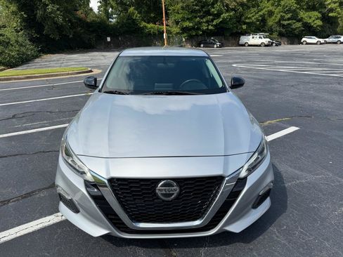 Used 2019 Nissan Altima 2.5 SR FWD image 2