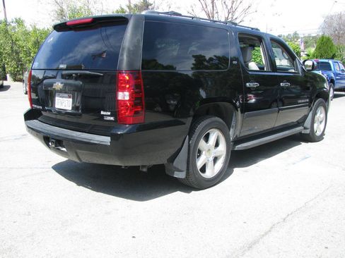 Used 2007 Chevrolet Suburban LTZ w/ LTZ Preferred Equipment Group image 6