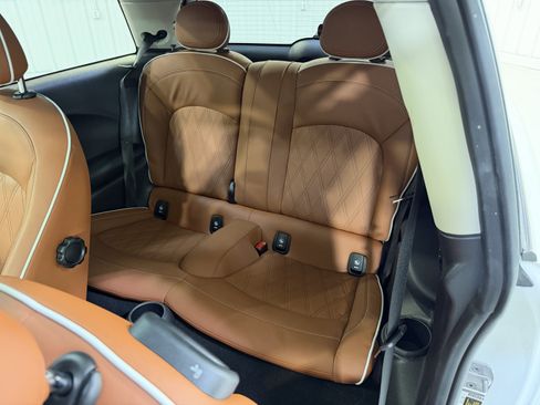 Used 2024 MINI Cooper 2-Door Hardtop w/ Signature Upholstery Package image 12