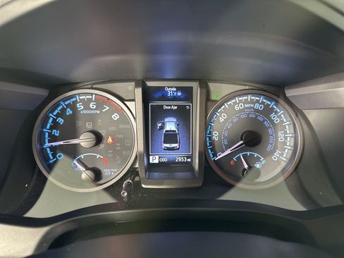 Used 2023 Toyota Tacoma TRD Sport AWD/4WD image 15