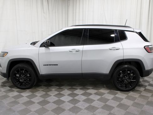 Used 2025 Jeep Compass Latitude w/ Sun & Sound Group image 41