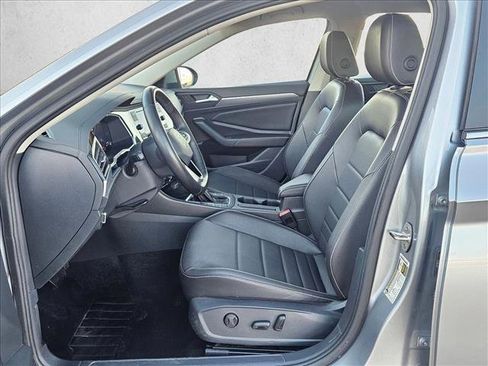 Used 2024 Volkswagen Jetta SE image 15