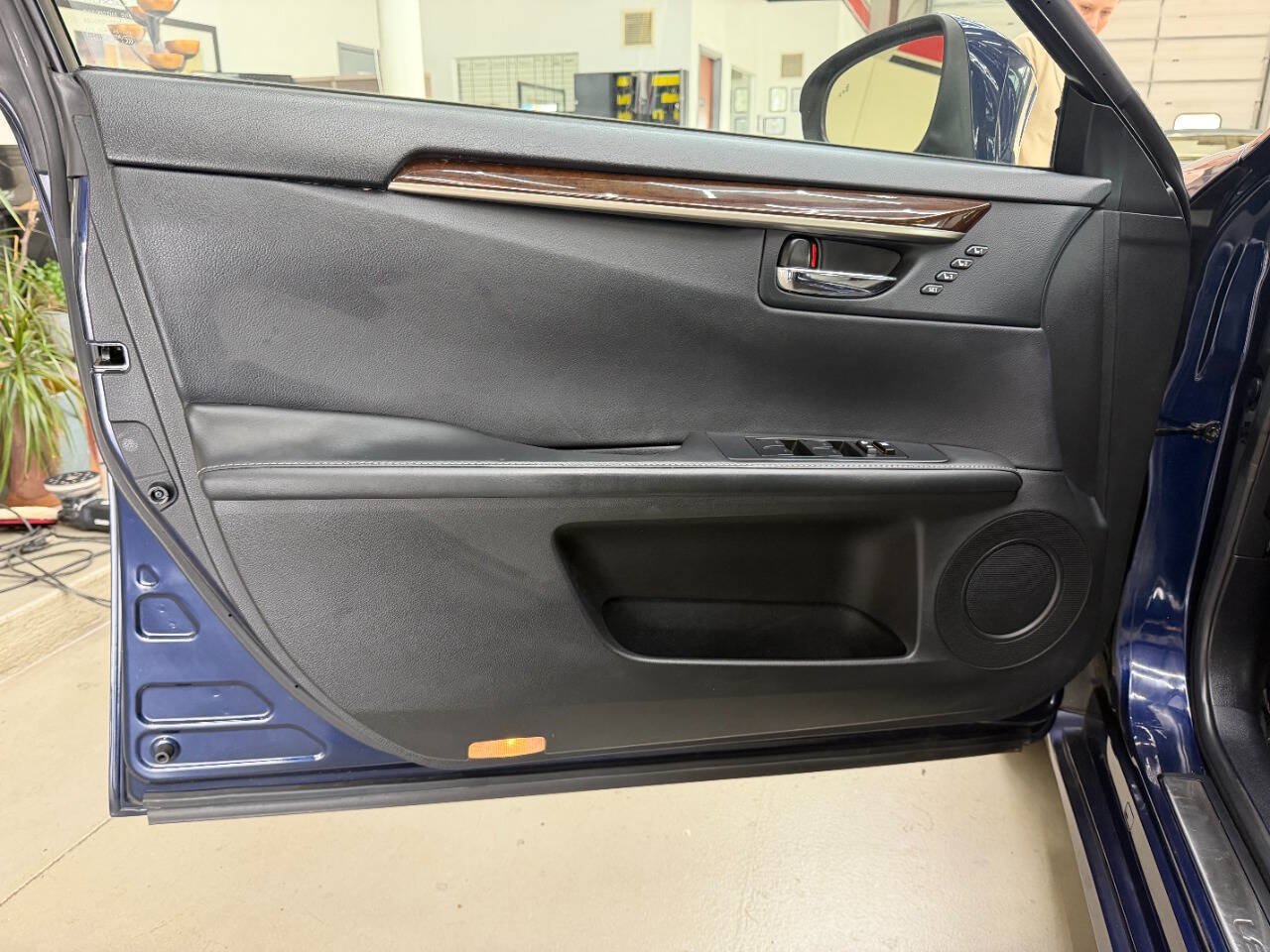 Used 2013 Lexus ES 350 w/ Luxury Pkg FWD image 10