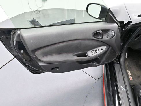 Used 2017 Nissan 370Z NISMO image 9