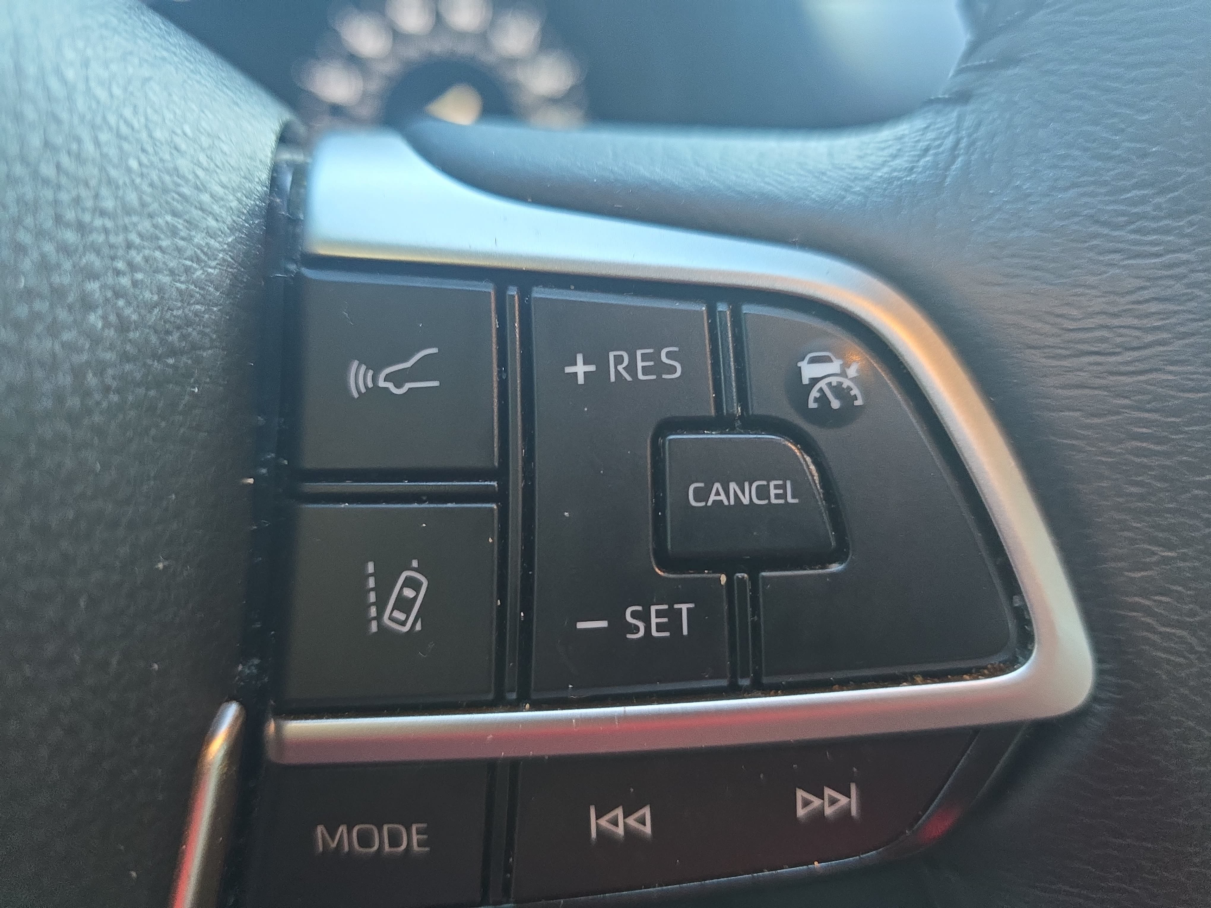 Used 2024 Toyota Sienna XLE FWD image 16