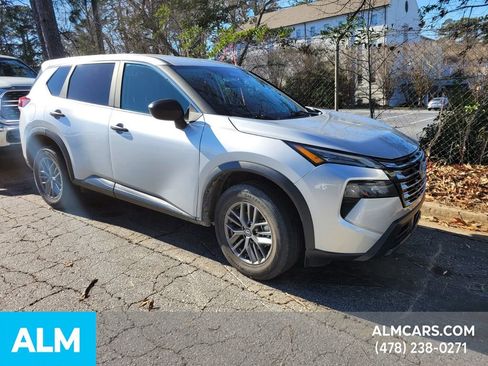 Used 2024 Nissan Rogue S image 3