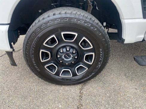 Used 2024 Ford F250 Platinum w/ FX4 Off-Road Package image 30