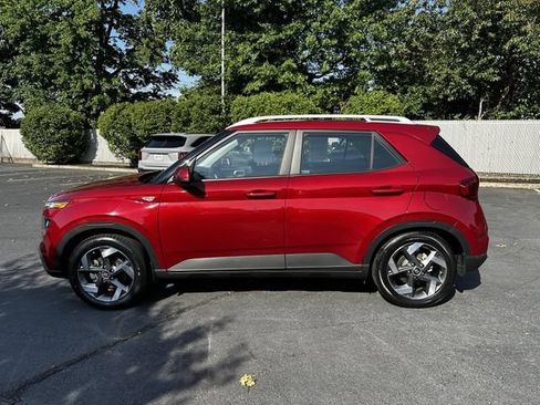 Used 2023 Hyundai Venue SEL FWD image 8