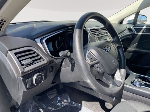 Used 2020 Ford Fusion SE FWD image 19