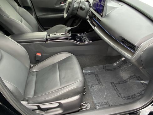Used 2025 Toyota Prius FWD image 10