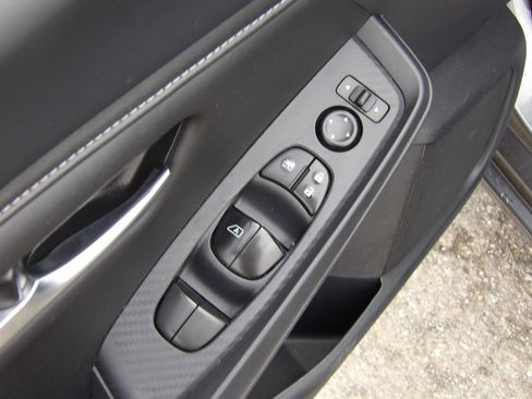 Used 2025 Nissan Sentra SV FWD image 11