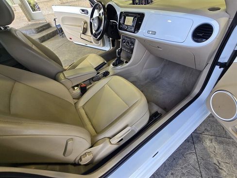 Used 2014 Volkswagen Beetle TDI image 31
