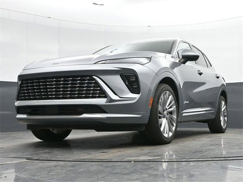 Used 2024 Buick Envision Avenir image 9