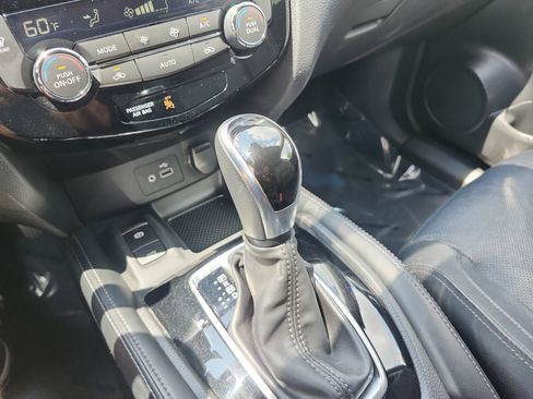 Used 2020 Nissan Rogue SL FWD image 22