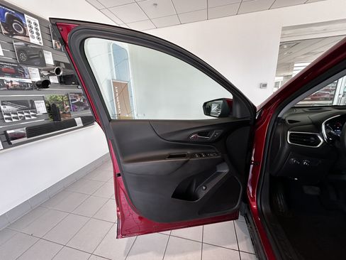 Used 2024 Chevrolet Equinox LT FWD image 10