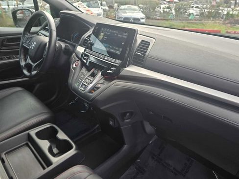 Used 2024 Honda Odyssey Sport image 12