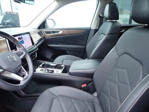 Used 2024 Volkswagen Atlas SE w/ Panoramic Sunroof Package AWD/4WD image 8