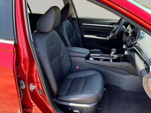 Used 2023 Nissan Altima 2.5 SR w/ SR Premium Package FWD image 9