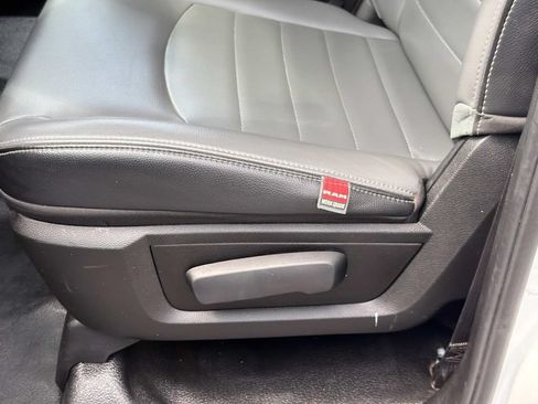 Used 2022 RAM 1500 Tradesman w/ Chrome Appearance Group RWD image 21