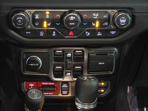 New 2026 Jeep Wrangler Unlimited Rubicon w/ Safety Group image 33