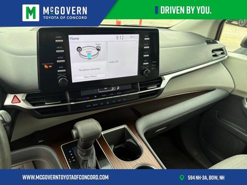 Used 2023 Toyota Sienna LE AWD/4WD image 32