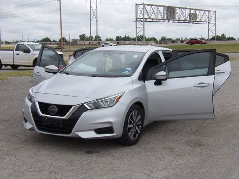 Used 2020 Nissan Versa SV FWD image 20