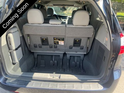 Used 2020 Toyota Sienna XLE FWD image 22
