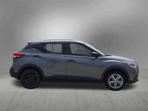 Used 2019 Nissan Kicks S FWD image 7