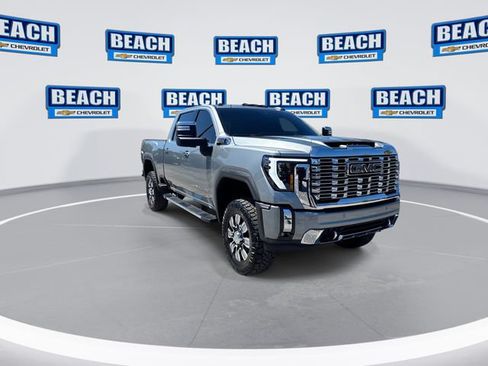 Used 2024 GMC Sierra 2500 Denali AWD/4WD image 2