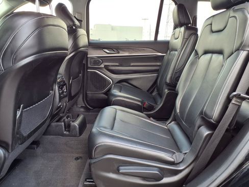 Used 2021 Jeep Grand Cherokee L Limited AWD/4WD image 9
