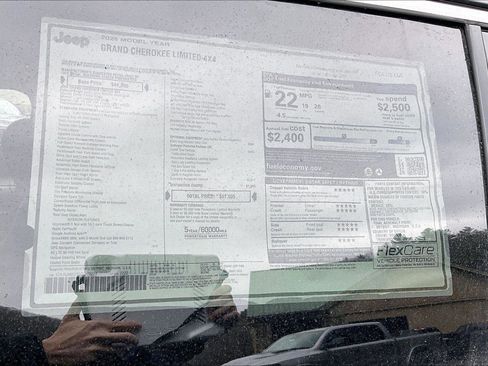 New 2025 Jeep Grand Cherokee Limited w/ Trailer Tow Package image 15