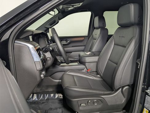 Used 2025 GMC Yukon Denali image 12