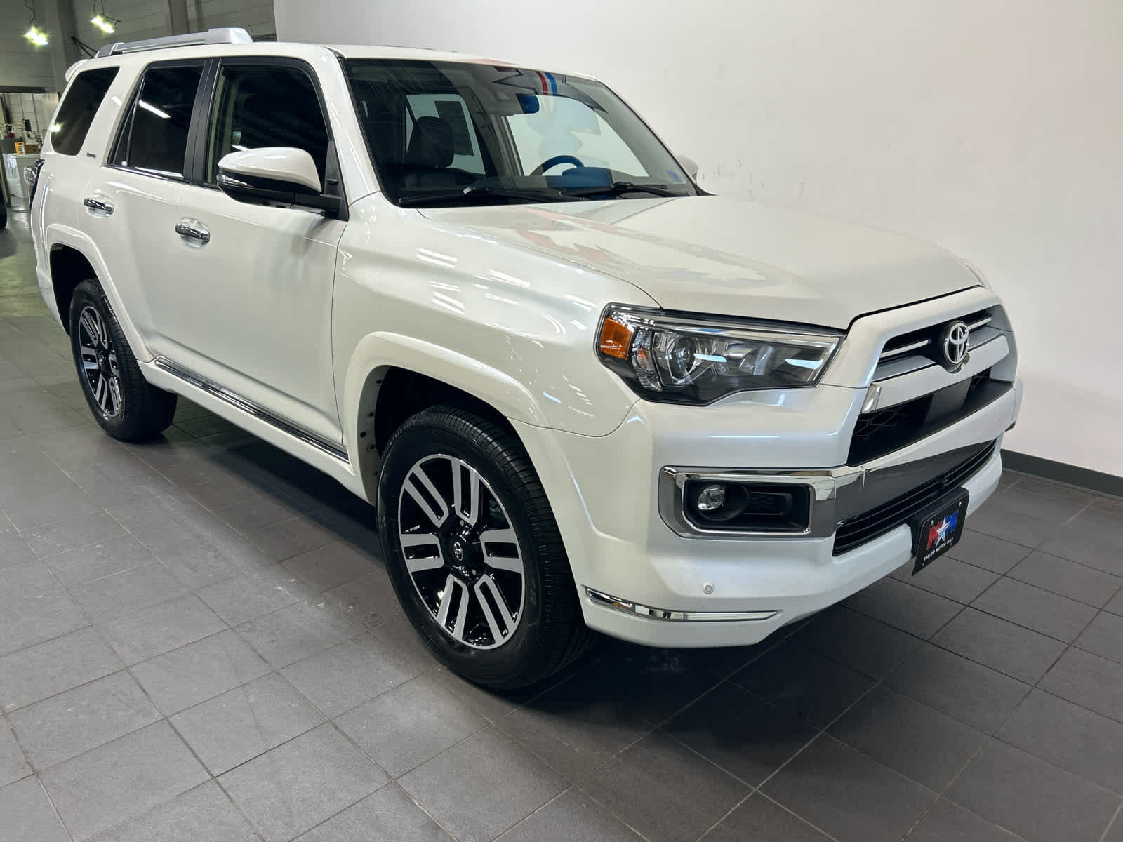 Used 2023 Toyota 4Runner Limited AWD/4WD image 2