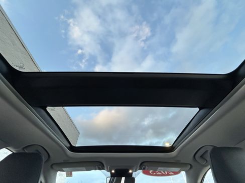 Used 2025 Toyota Camry XLE image 19