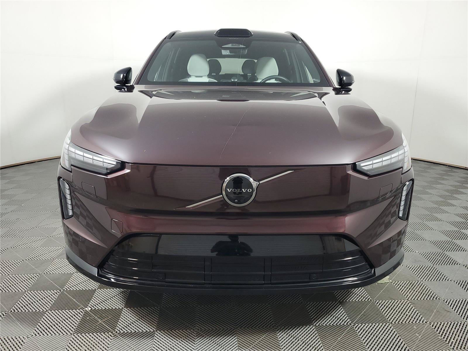 Certified 2025 Volvo EX90 Ultra AWD/4WD image 2