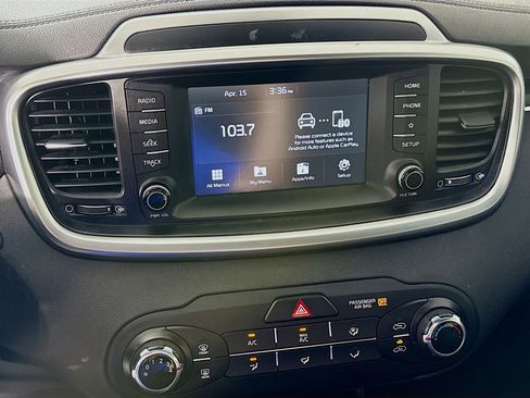 Used 2019 Kia Sorento L image 18