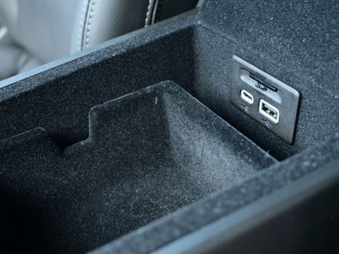 Used 2025 Cadillac XT6 Premium Luxury image 29