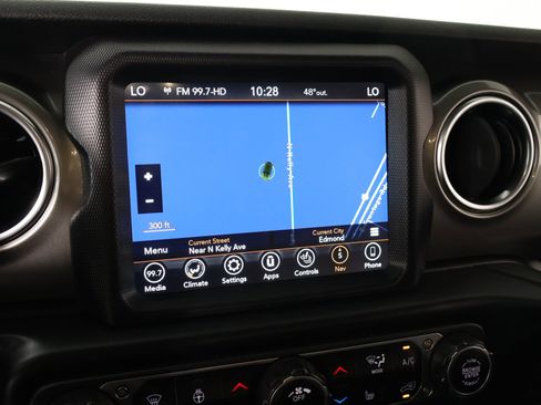 Used 2020 Jeep Gladiator Overland w/ Dual Top Group AWD/4WD image 7