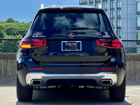 Certified 2026 Mercedes-Benz GLB 250 4MATIC image 5