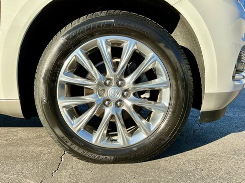 Used 2020 Buick Enclave Essence image 20