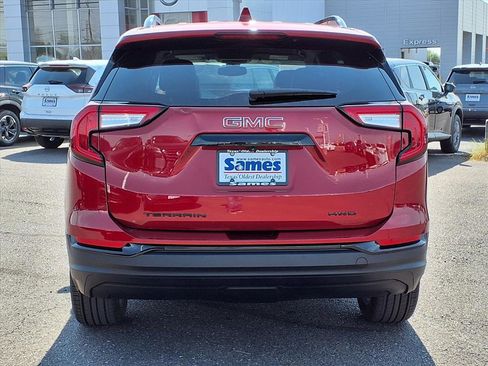 Used 2024 GMC Terrain SLT w/ Elevation Edition image 6