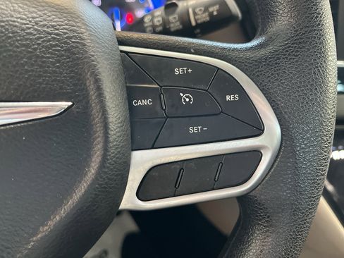 Used 2020 Chrysler Voyager Lxi FWD image 18