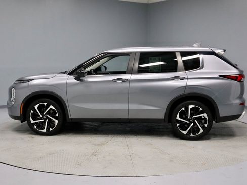 Used 2022 Mitsubishi Outlander SE image 8