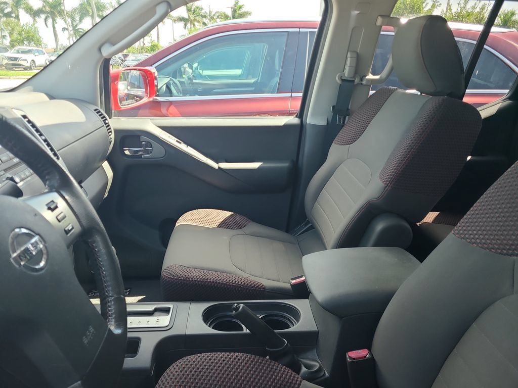 Used 2011 Nissan Frontier PRO-4X AWD/4WD image 6