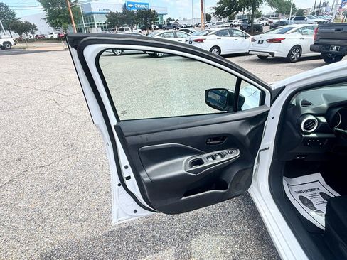 Used 2023 Nissan Versa S FWD image 34