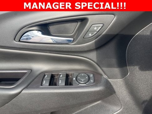 Used 2020 Chevrolet Equinox LT image 32