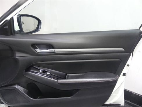 Used 2023 Nissan Altima 2.5 SV image 19