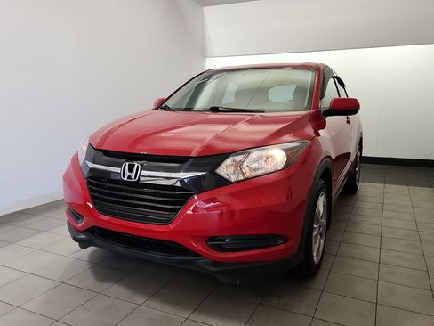 Used 2018 Honda HR-V LX image 2