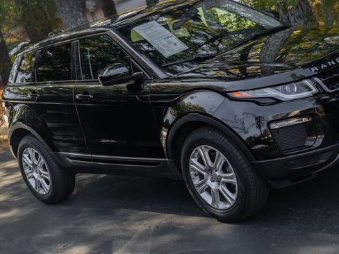 Used 2018 Land Rover Range Rover Evoque SE image 57